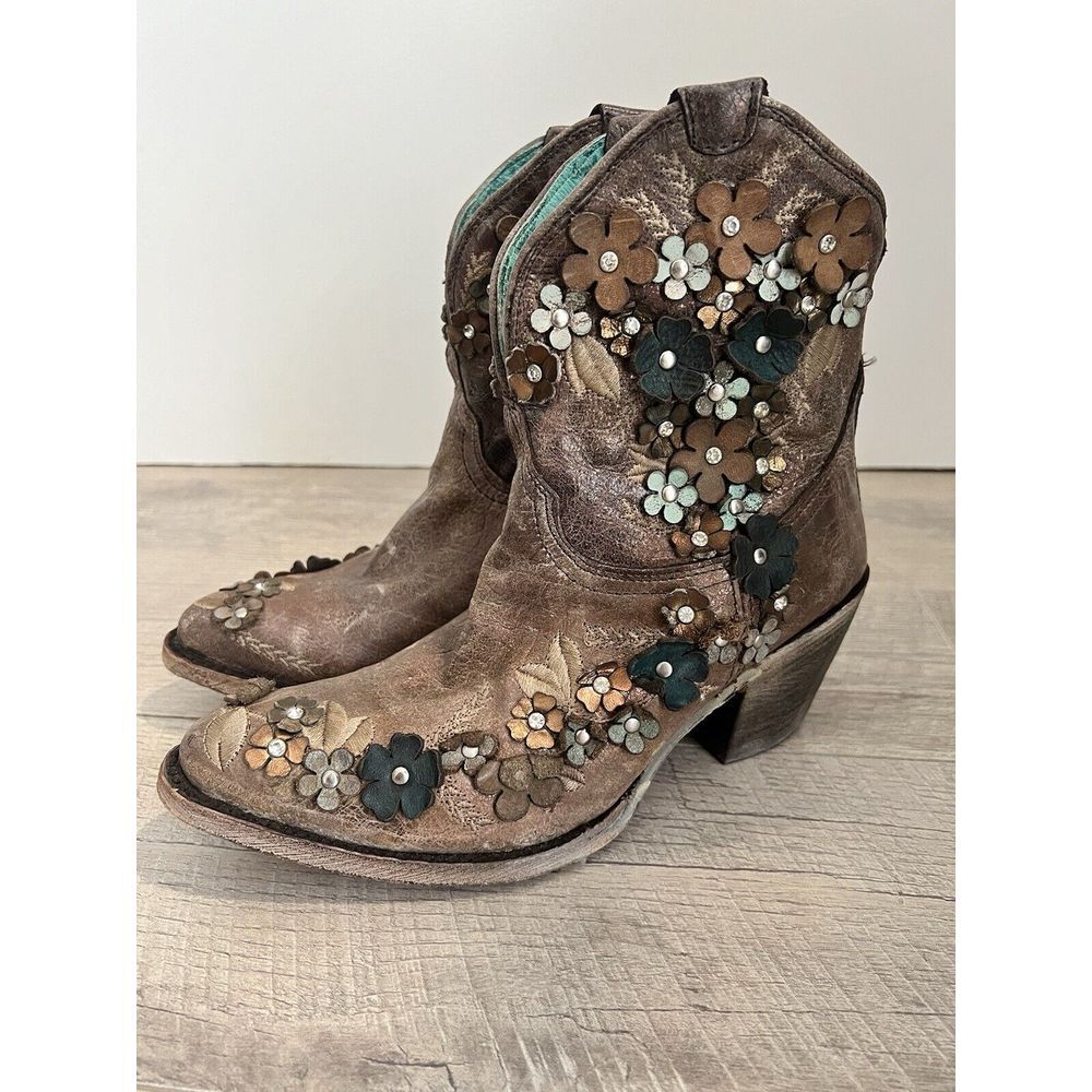 Corral Embellished Embroider Floral Flowers Western Cowboy Boot Women's size 8.5